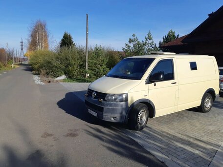 2010 Volkswagen Transporter, бежевый, 1370000 рублей, вид 4