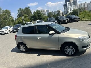 2013 Skoda Fabia II Рестайлинг, золотистый, 565000 рублей, вид 4