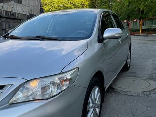 2012 Toyota Corolla X (E140, E150) Рестайлинг, серебристый, 1220000 рублей, вид 2