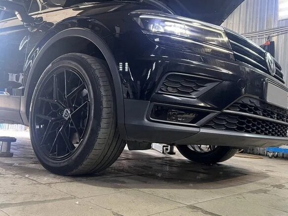 2017 Volkswagen Tiguan II, чёрный, 3440000 рублей - вид 17