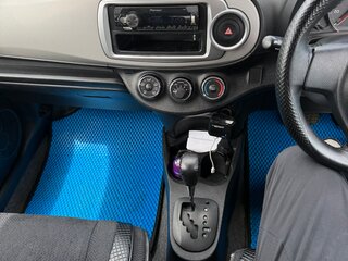 2013 Toyota Vitz III (XP130), серый, 515000 рублей, вид 4