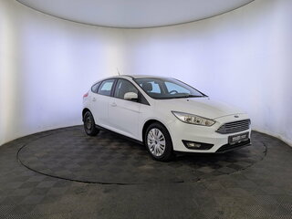 2018 Ford Focus III Рестайлинг, белый, 1200000 рублей, вид 3