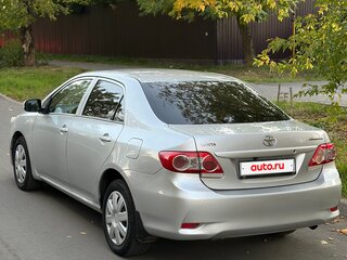 2010 Toyota Corolla X (E140, E150) Рестайлинг, серебристый, 665000 рублей, вид 4