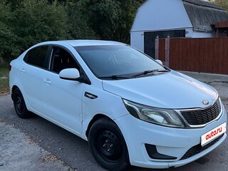 2014 Kia Rio III, белый, 550000 рублей, вид 4