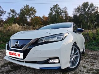 2018 Nissan Leaf II (ZE1), белый, 1820000 рублей, вид 3