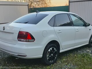 2017 Volkswagen Polo V Рестайлинг, белый, 850000 рублей, вид 4