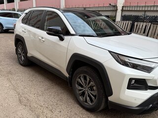 2024 Toyota RAV4 V (XA50), белый, 3600000 рублей, вид 3