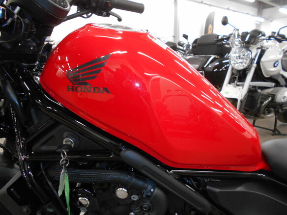 2018 Honda Rebel 500, красный - вид 17