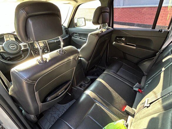 2011 Jeep Cherokee IV (KK), серебристый, 1500000 рублей - вид 11