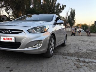 2012 Hyundai Solaris I, серебристый, 650000 рублей, вид 2
