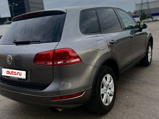 2011 Volkswagen Touareg II, серый, 1690000 рублей, вид 3