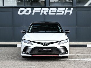 2021 Toyota Camry VIII (XV70) Рестайлинг, белый, 2943000 рублей, вид 3
