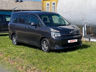 2010 Toyota Voxy II (R70), серый, 1450000 рублей, вид 2