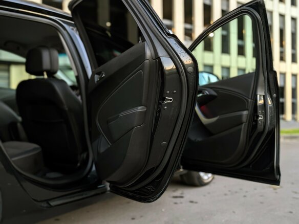 2013 Opel Astra J Рестайлинг, чёрный - вид 12