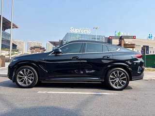 2024 BMW X6 30i III (G06) Рестайлинг, чёрный, 8927278 рублей, вид 3