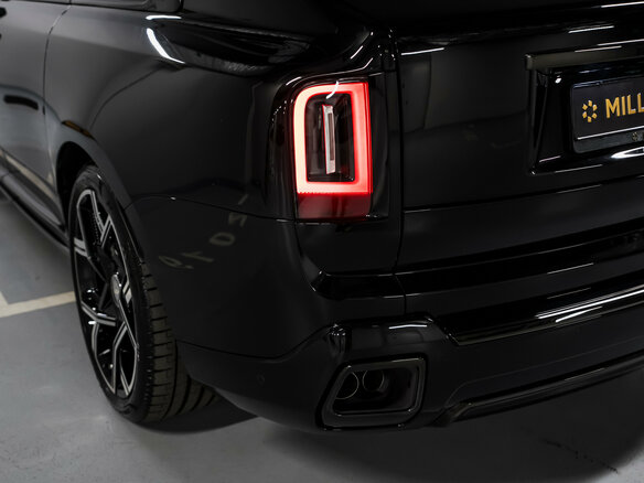 2025 Rolls-Royce Cullinan Black Badge I Рестайлинг (Series II), чёрный, 72000000 рублей - вид 14