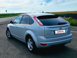 2011 Ford Focus II Рестайлинг, серебристый, 570000 рублей, вид 2