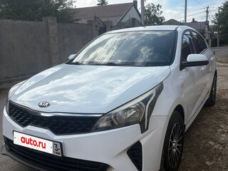 2021 Kia Rio IV Рестайлинг, белый, 1500000 рублей, вид 4