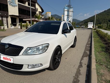 2012 Skoda Octavia II (A5) Рестайлинг, белый, 1390000 рублей, вид 2