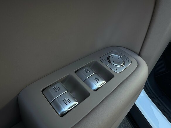 2026 Li Auto (Lixiang) L9 52.3 kWh I Рестайлинг, белый, 11990000 рублей - вид 24