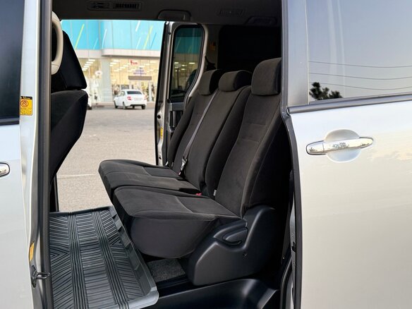 2010 Toyota Noah II (R70), серый - вид 22