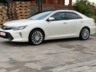 2017 Toyota Camry VII (XV50) Рестайлинг, белый, 2160000 рублей, вид 2