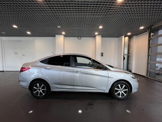 2014 Hyundai Solaris I, серебристый, 687000 рублей, вид 2