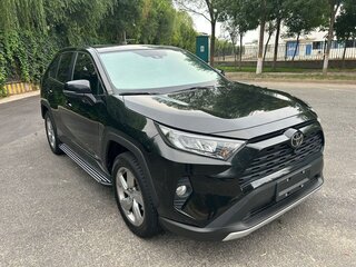 2021 Toyota RAV4 V (XA50), чёрный, 2900000 рублей, вид 2