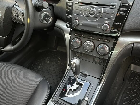 2010 Mazda 6 II (GH) Рестайлинг, белый, 985000 рублей - вид 15