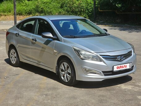 2015 Hyundai Solaris I Рестайлинг, серебристый, 545000 рублей, вид 3