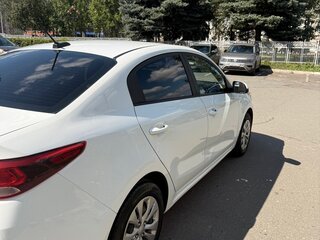 2017 Kia Rio IV, белый, 1100000 рублей, вид 3