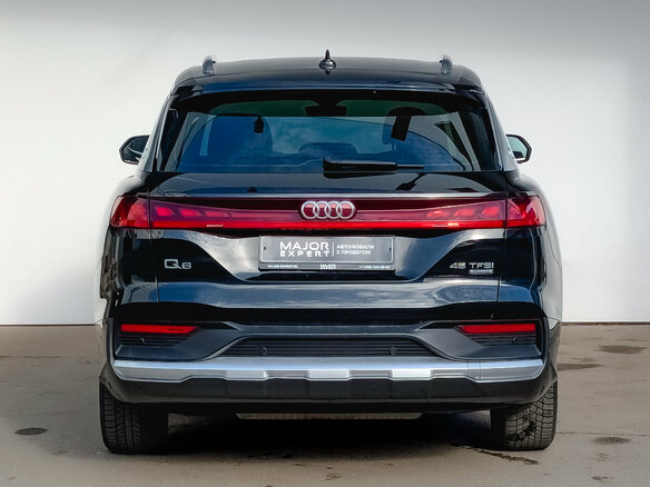 2023 Audi Q6 45 TFSI, чёрный, 6750000 рублей - вид 5