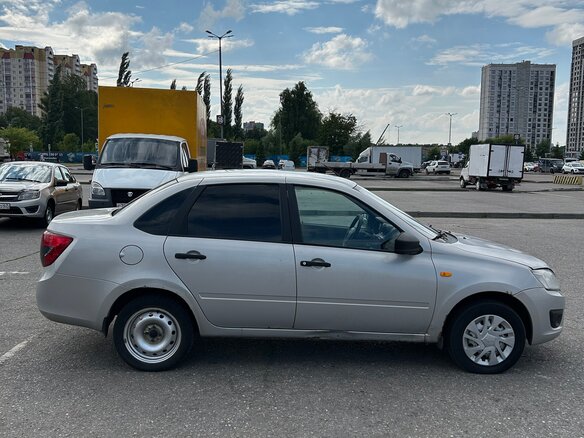 2016 Lada (ВАЗ) Granta I, серебристый, 305000 рублей - вид 3