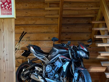 2021 Triumph Street Triple, серебристый, 830000 рублей, вид 1