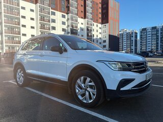 2021 Volkswagen Tiguan II Рестайлинг, белый, 2431000 рублей, вид 4