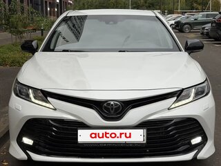 2020 Toyota Camry VIII (XV70), белый, 2895000 рублей, вид 2