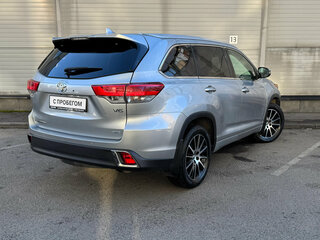 2018 Toyota Highlander III (XU50) Рестайлинг, серебристый, 3799000 рублей, вид 5