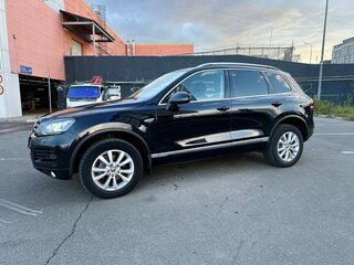 2010 Volkswagen Touareg II, чёрный, 2400000 рублей, вид 5