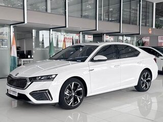 2022 Skoda Octavia IV (A8), белый, 2055000 рублей, вид 4