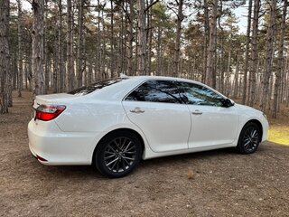 2016 Toyota Camry VII (XV50) Рестайлинг, белый, 2630000 рублей, вид 5