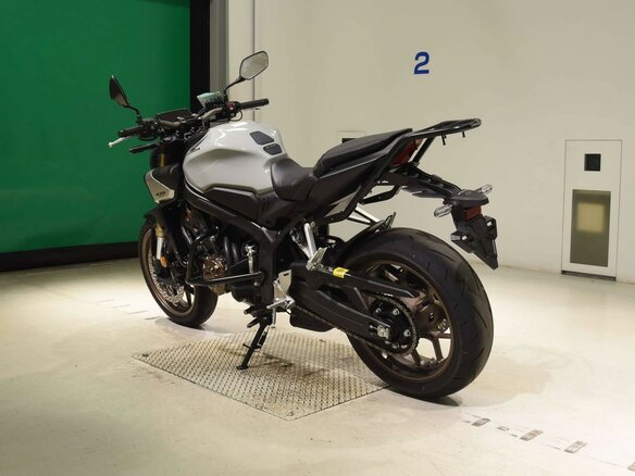 2025 Honda CB 650R, серый - вид 5