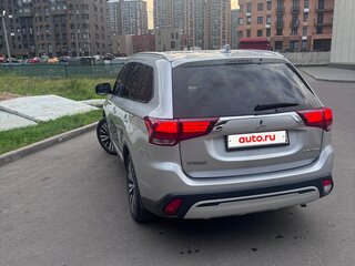 2019 Mitsubishi Outlander III Рестайлинг 3, серебристый, 1850000 рублей, вид 5