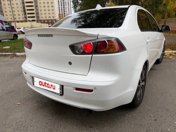 2011 Mitsubishi Lancer X Рестайлинг, белый, 750000 рублей - вид 8