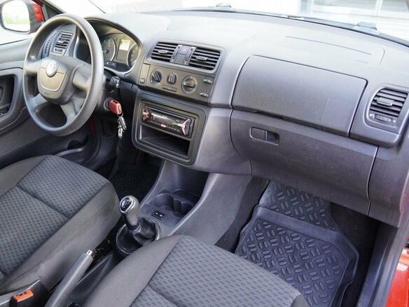 2011 Skoda Fabia II Рестайлинг, красный, 350000 рублей - вид 12