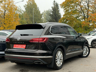 2018 Volkswagen Touareg III, коричневый, 3449000 рублей, вид 4