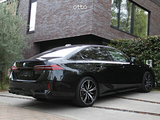 2024 BMW 5 серии 520i VIII (G60/G61/G68), чёрный, 6200000 рублей, вид 2