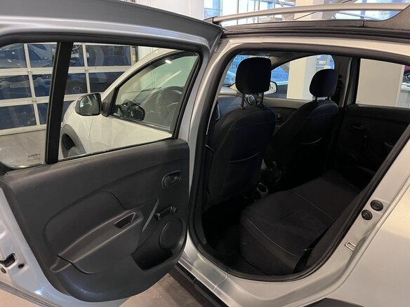 2015 Renault Sandero Stepway II, серебристый, 860000 рублей - вид 23
