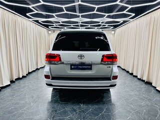 2020 Toyota Land Cruiser 200 Series Рестайлинг 2, белый, 9999900 рублей, вид 5