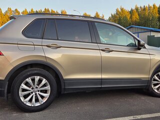 2020 Volkswagen Tiguan II, бежевый, 2750000 рублей, вид 3