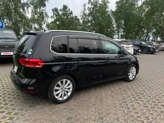 2017 Volkswagen Touran II, чёрный, 1595000 рублей, вид 5